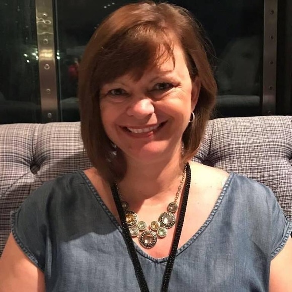 Meet your Posher, Beth - Picture 1 of 1